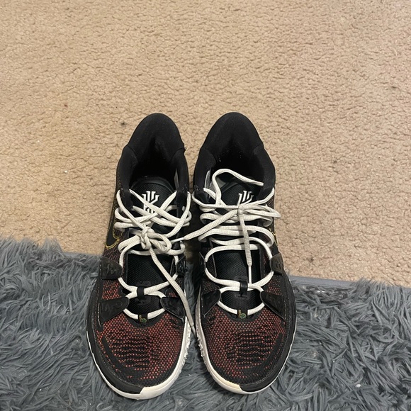 Kyries 7 size 9'5 - Picture 2 of 8